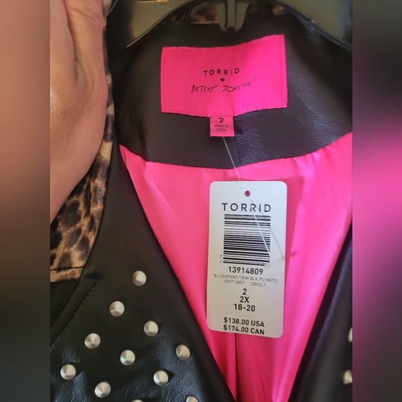 Torrid Betsey Johnson Black Faux Leather Leopard Trim Moto Jacket, BNWT, Size 2X - Picture 7 of 8